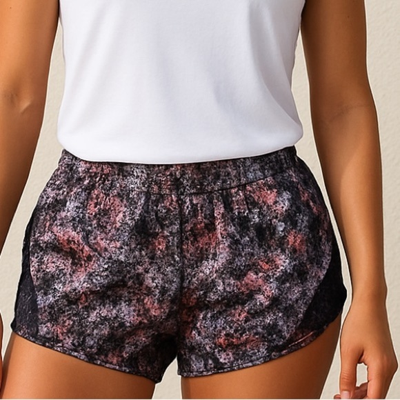 lululemon athletica hotty hot  Multicolor Women's Shorts, see measurements 4/6? - Picture 1 of 11